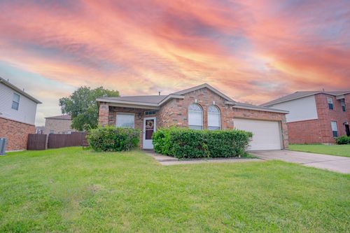 812 Dunkirk Ln, Arlington, TX, 76017-6557 | Card Image