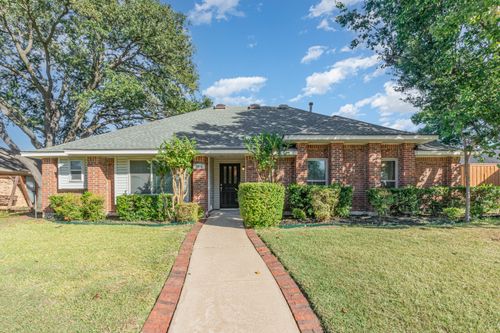 2015 Robin Hill Ln, Carrollton, TX, 75007-1612 | Card Image