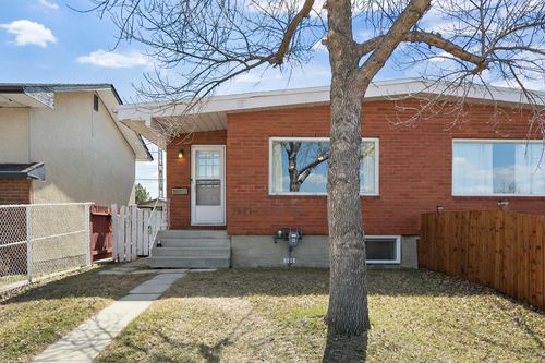 7121 37 Avenue Nw, Home with 5 bedrooms, 2 bathrooms and 2 parking in Calgary AB | Card Image