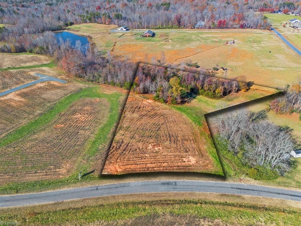 Land in Summerfield
