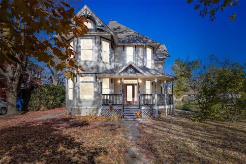 208 E Union St, Manchester, IA, 52057-1427 | Card Image