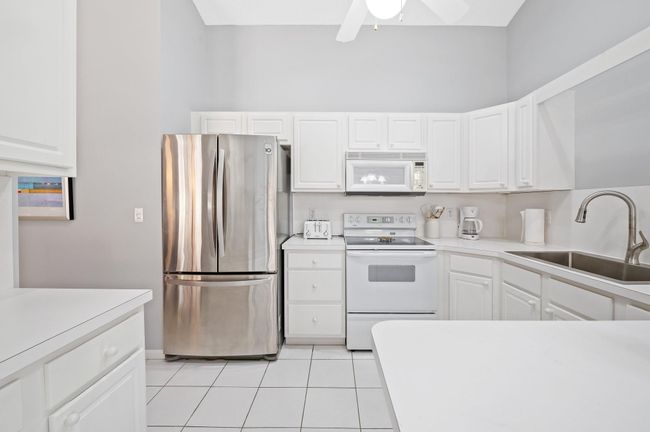 3258 Jog Park Dr, Condo with 2 bedrooms, 2 bathrooms and null parking in Greenacres FL | Image 10