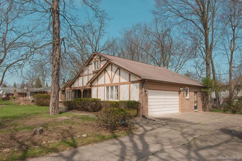 5765 Cherry Crest Dr, West Bloomfield, MI, 48322-1715 | Card Image