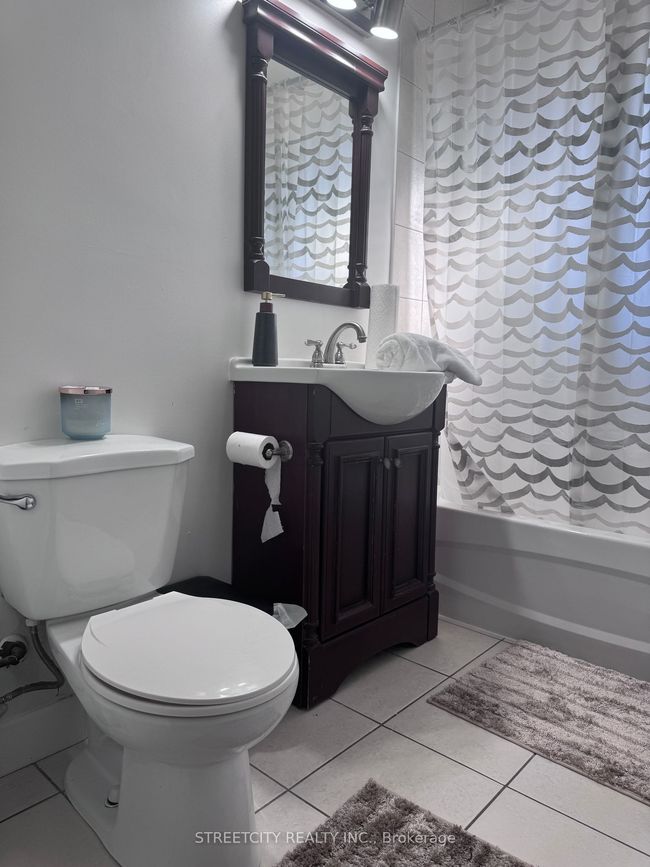 22 Tweedsmuir Ave, House other with 3 bedrooms, 1 bathrooms and 2 parking in London ON | Image 9