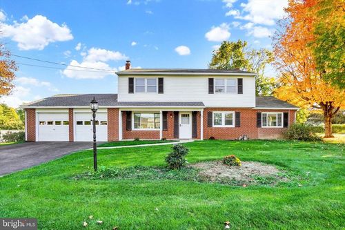 12 Virginia Ave, SHREWSBURY, PA, 17361-1911 | Card Image
