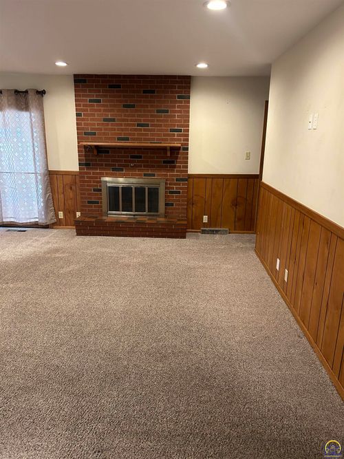 3006 Se Downing Dr, Topeka, KS, 66605-2142 | Card Image