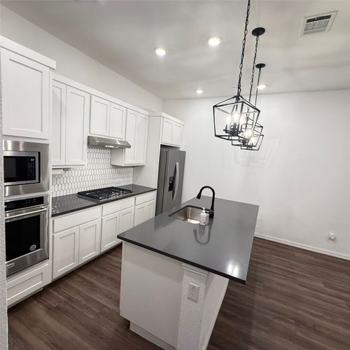 9943 Hennings St, Irving, TX, 75063-0086 | Card Image