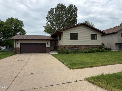 1626 Wichita Dr, Bismarck, ND, 58504-6413 | Card Image