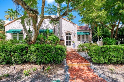 3838 Flores Ave, SARASOTA, FL, 34239-5811 | Card Image