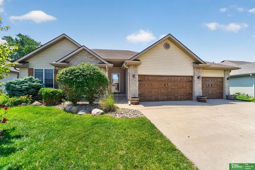940 Key Cir, Carter Lake, IA, 51510-1383 | Card Image