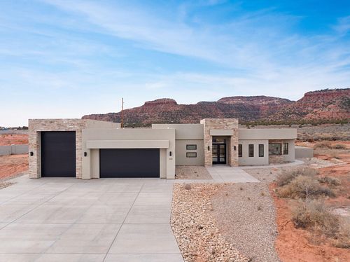 335 S Tala Cir, Kanab, UT, 84741 | Card Image