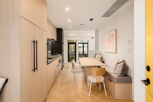15-6778 Oak St, Vancouver, BC, V6P0L2 | Card Image