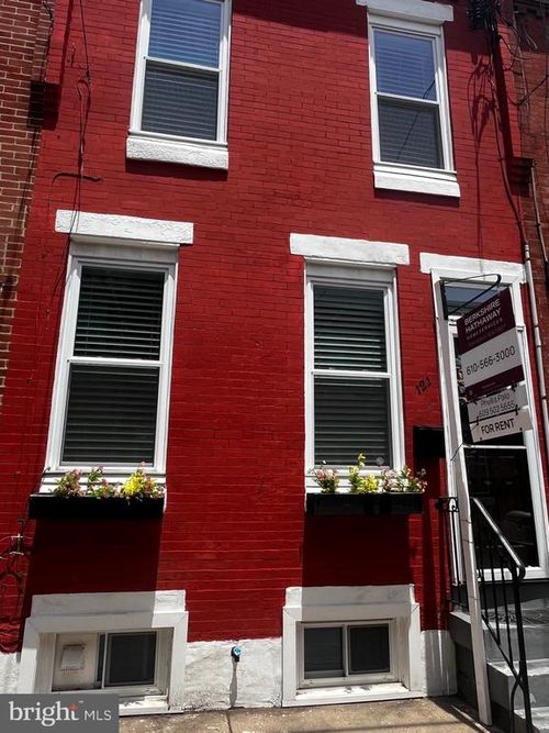121 Mercy St, PHILADELPHIA, PA, 19148-2613 | Card Image