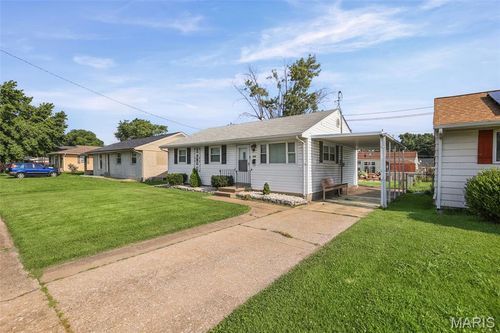 213 Briarwood Dr, Granite City, IL, 62040-2164 | Card Image