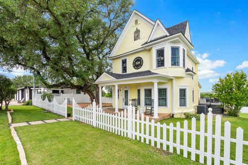 508 Main St, Marble Falls, TX, 78654-5719 | Card Image