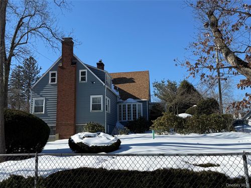 90 W 10th St, Huntingtn Sta, NY, 11746-1616 | Card Image