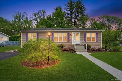 32 Second Dr, Hyde Park, NY, 12538-3703 | Card Image