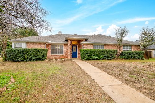 701 Stonebrooke Dr, Burleson, TX, 76028-7416 | Card Image