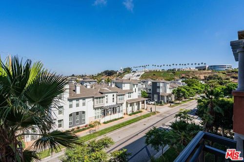 426-6020 Seabluff Dr, Playa Vista, CA, 90094-2250 | Card Image