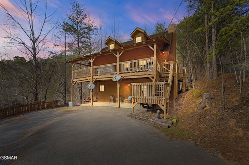 1122 Eagle Pointe Way, Pigeon Forge, TN, 37863-4414 | Card Image