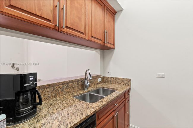 528 - 1805 Ponce De Leon Blvd, Condo with 1 bedrooms, 1 bathrooms and null parking in Coral Gables FL | Image 20