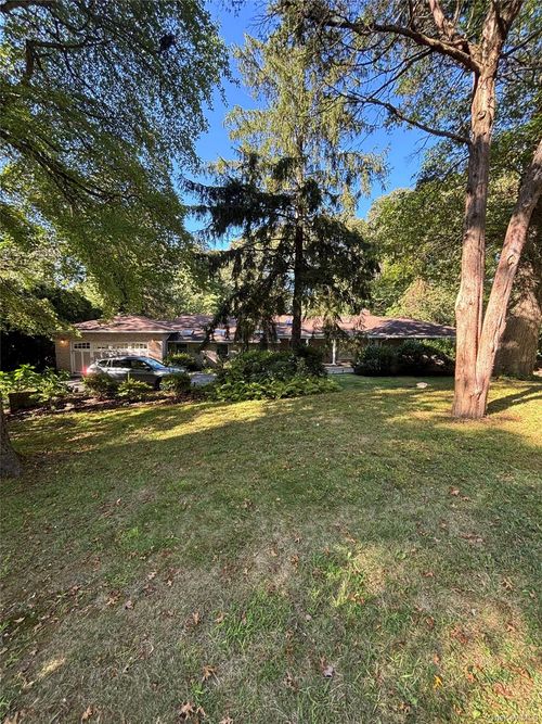 11 Juneau Blvd, Woodbury, NY, 11797-2606 | Card Image