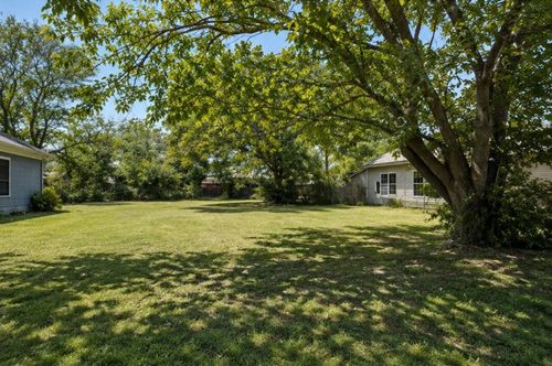 110 S Mills Street, West, TX, 76691 | Card Image