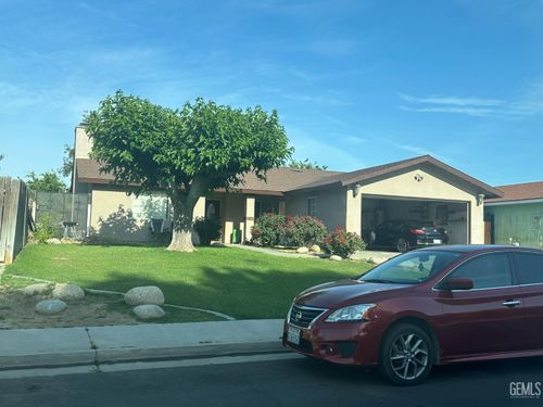10708 San Gorgonio St, Lamont, CA, 93241-2346 | Card Image