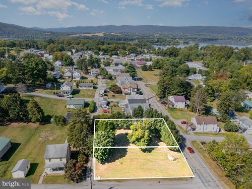 520 E Center St, MILLERSBURG, PA, 17061-1535 | Card Image