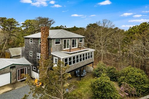 97 3rd St N, Edgartown, MA, 02539-6422 | Card Image