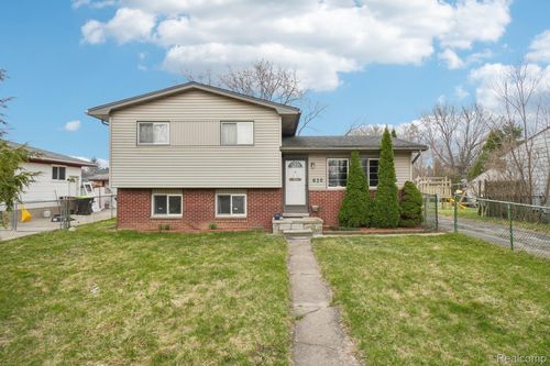 630 Peacock Ave, Pontiac, MI, 48340-2069 | Card Image