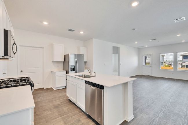 12305 Bulldogger Bnd, House other with 4 bedrooms, 3 bathrooms and 4 parking in Mustang Ridge TX | Image 7