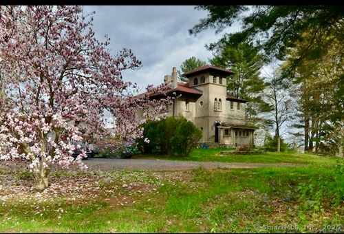 7 Old Depot Rd, Chester, CT, 06412-1215 | Card Image