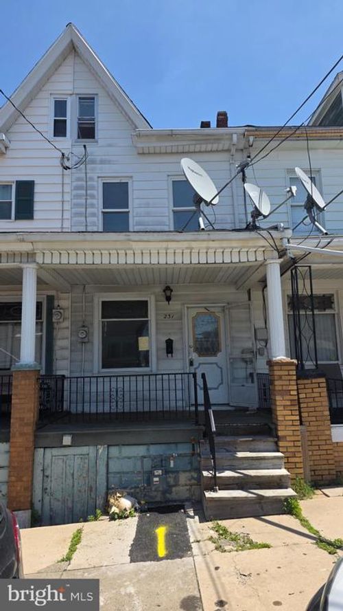 231 S Poplar St, MOUNT CARMEL, PA, 17851-1933 | Card Image