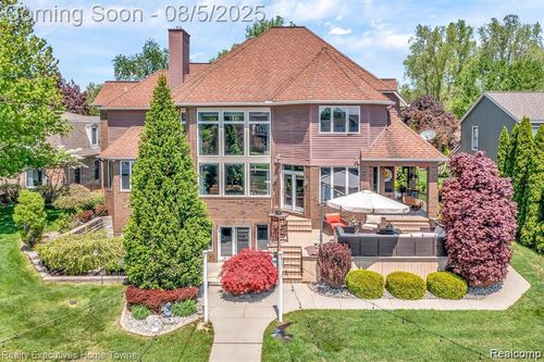 2916 Woodstock Cir, Port Huron, MI, 48060-2678 | Card Image