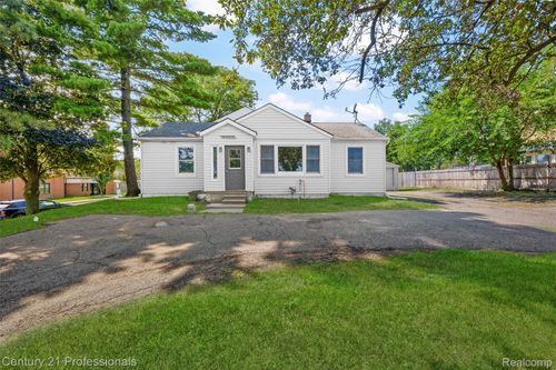 3621 Livernois Rd, Troy, MI, 48083-5033 | Card Image