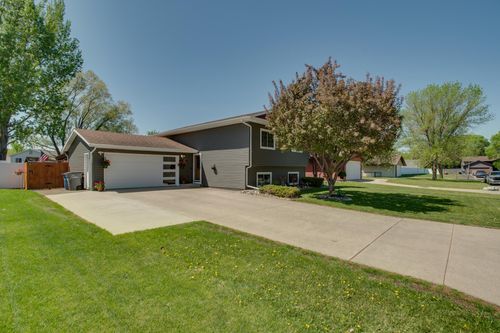 1317 35th Ave S, Moorhead, MN, 56560-5133 | Card Image