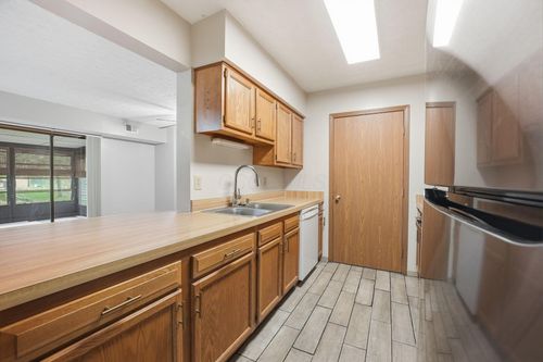 100-5970 Sharon Woods 100 Bl Boulevard, Columbus, OH, 43229 | Card Image