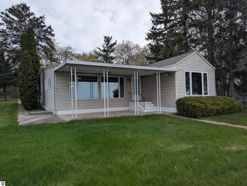 1082 S 6th St, Au Gres, MI, 48703-9452 | Card Image