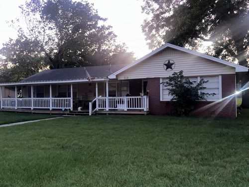 517 N Lake Ave, Eagle Lake, TX, 77434-1815 | Card Image