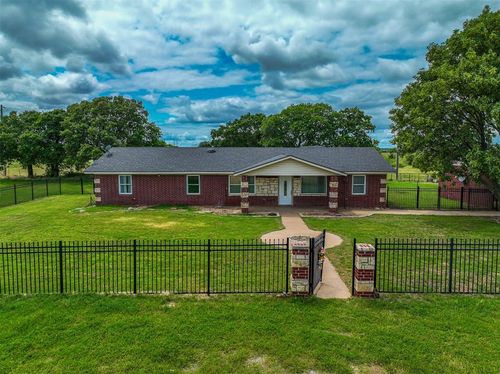 11285 E County Road 1570, Lindsay, OK, 73052-8601 | Card Image