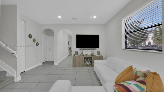 10380 Nw 88 Th Ter, Townhouse with 4 bedrooms, 3 bathrooms and null parking in Doral FL | Image 9