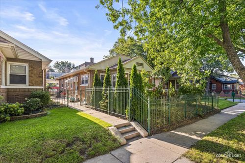 4952 N Central Park Ave, Chicago, IL, 60625-5614 | Card Image