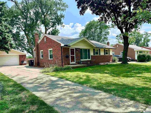 11318 Hillcrest St, Livonia, MI, 48150-2922 | Card Image