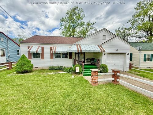 1013 Village Dr, South Charleston, WV, 25309-1903 | Card Image