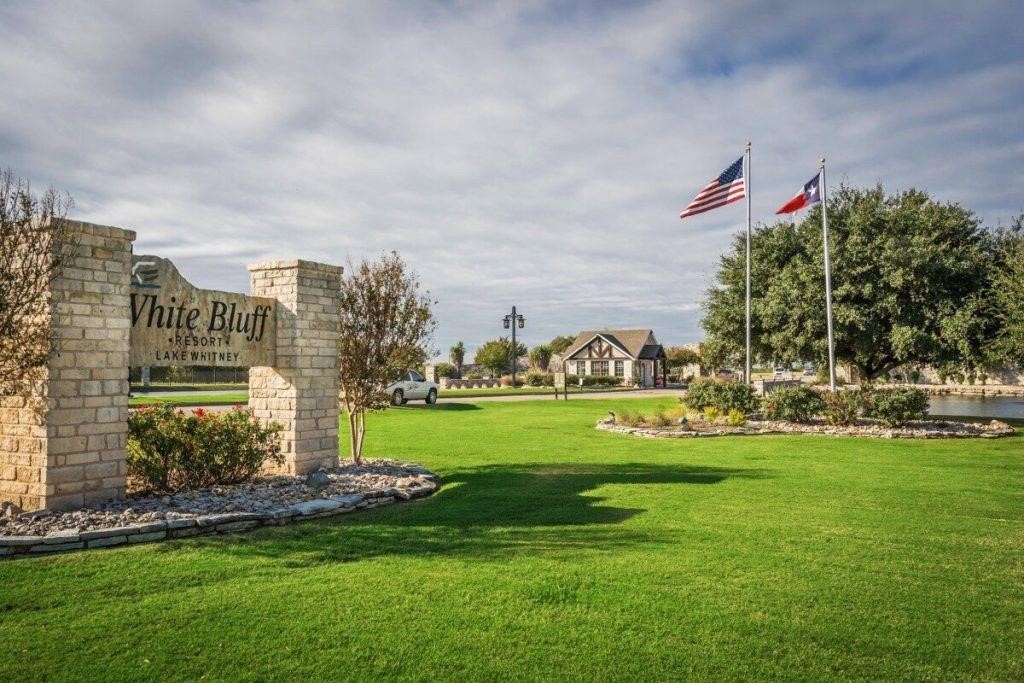Land in Whitney 2