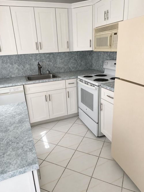 305 Fanshaw H, Boca Raton, FL, 33434-3049 | Card Image