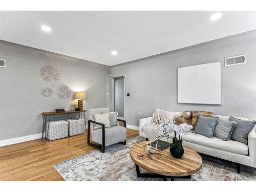 3065 Bellaire St, Denver, CO, 80207-2619 | Card Image