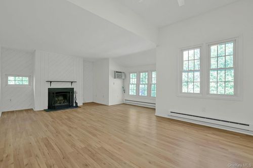 204 Holly Stream Ct, Brewster, NY, 10509-2639 | Card Image