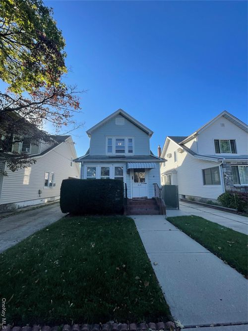 93 71st Dr, Forest Hills, NY, 11375-6708 | Card Image